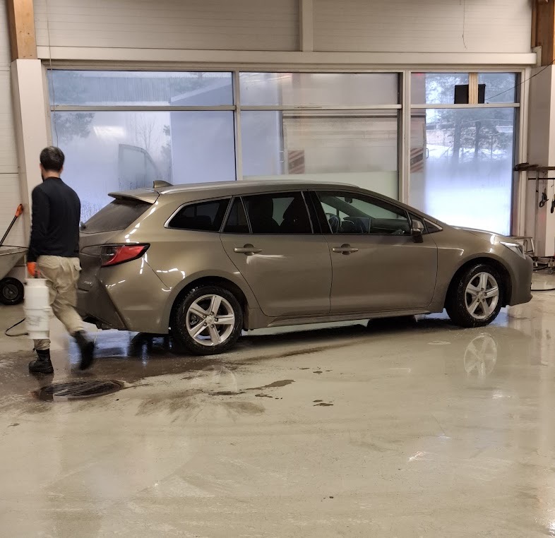 Toyota Corolla ulkopesussa